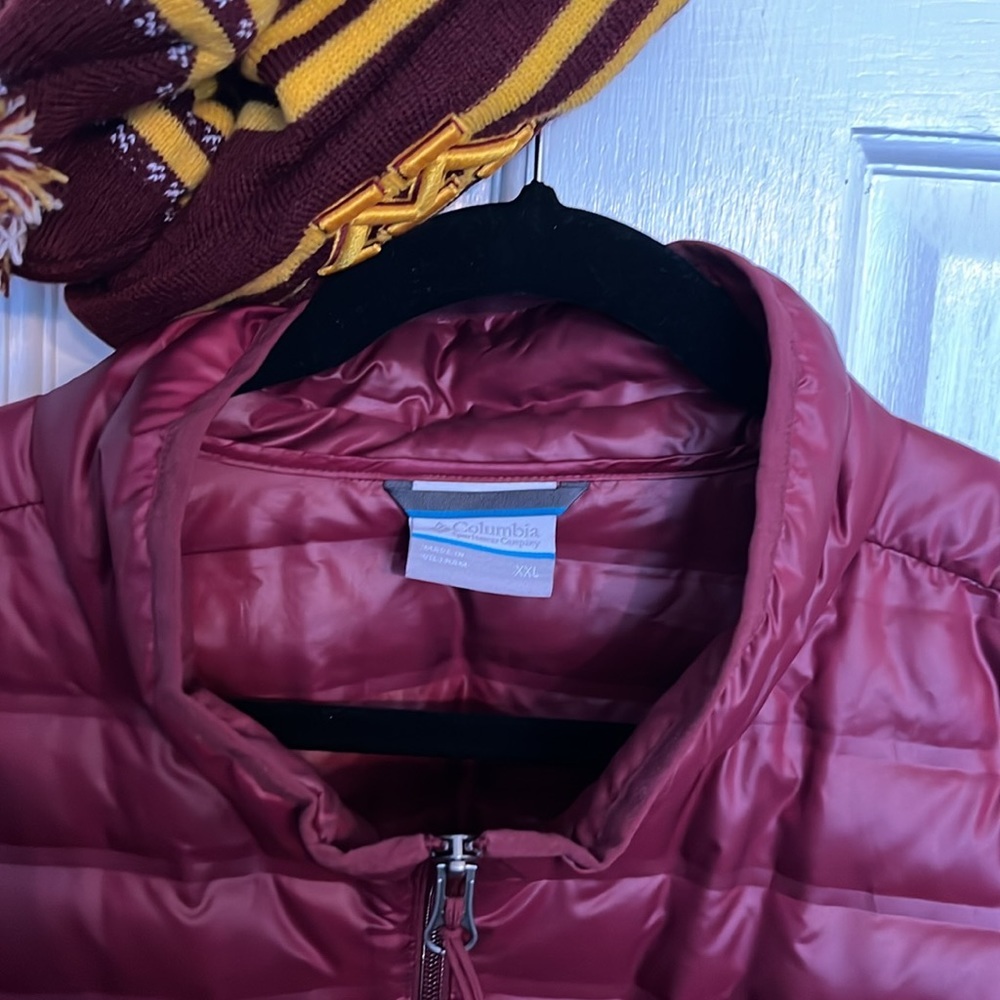 Columbia Minnesota Gophers puffer and hat EUC - Picture 5 of 13